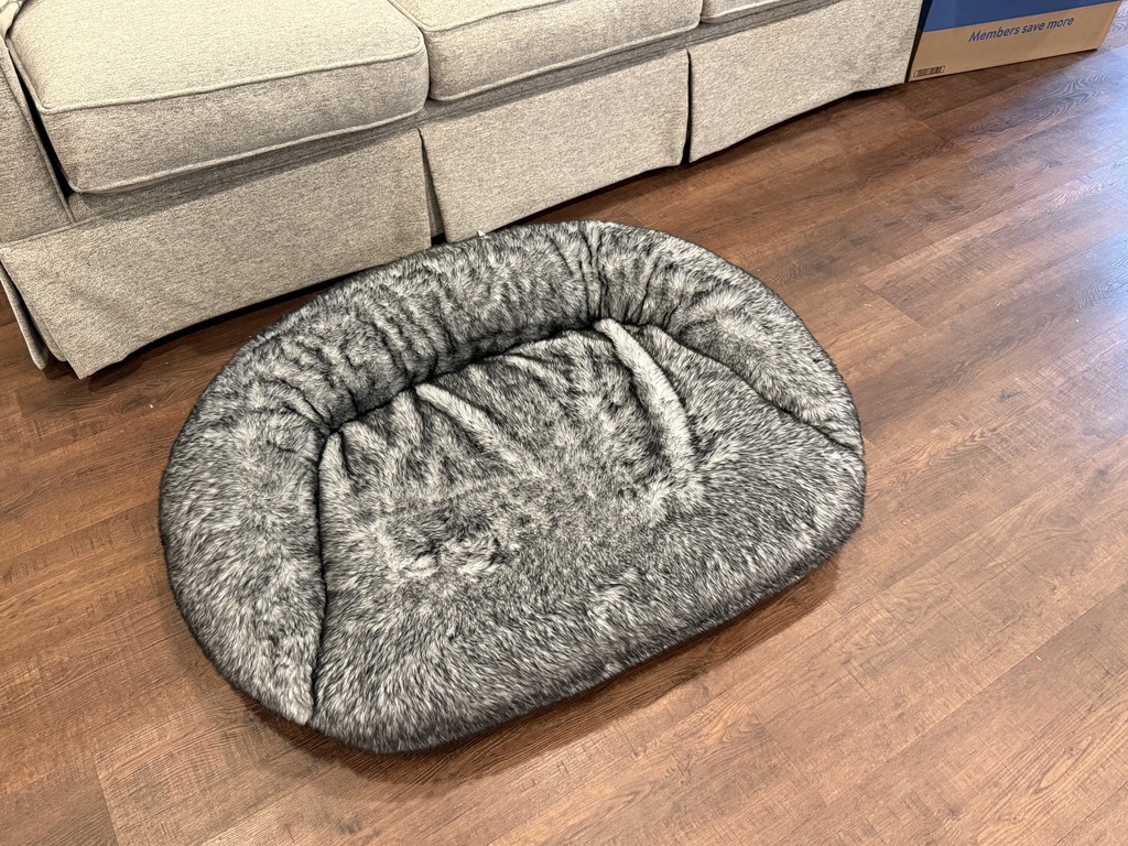 Kirkland Signature Aero Cloud Faux Fur Cuddler Pet Bed 40" x 32" — Gray (2)