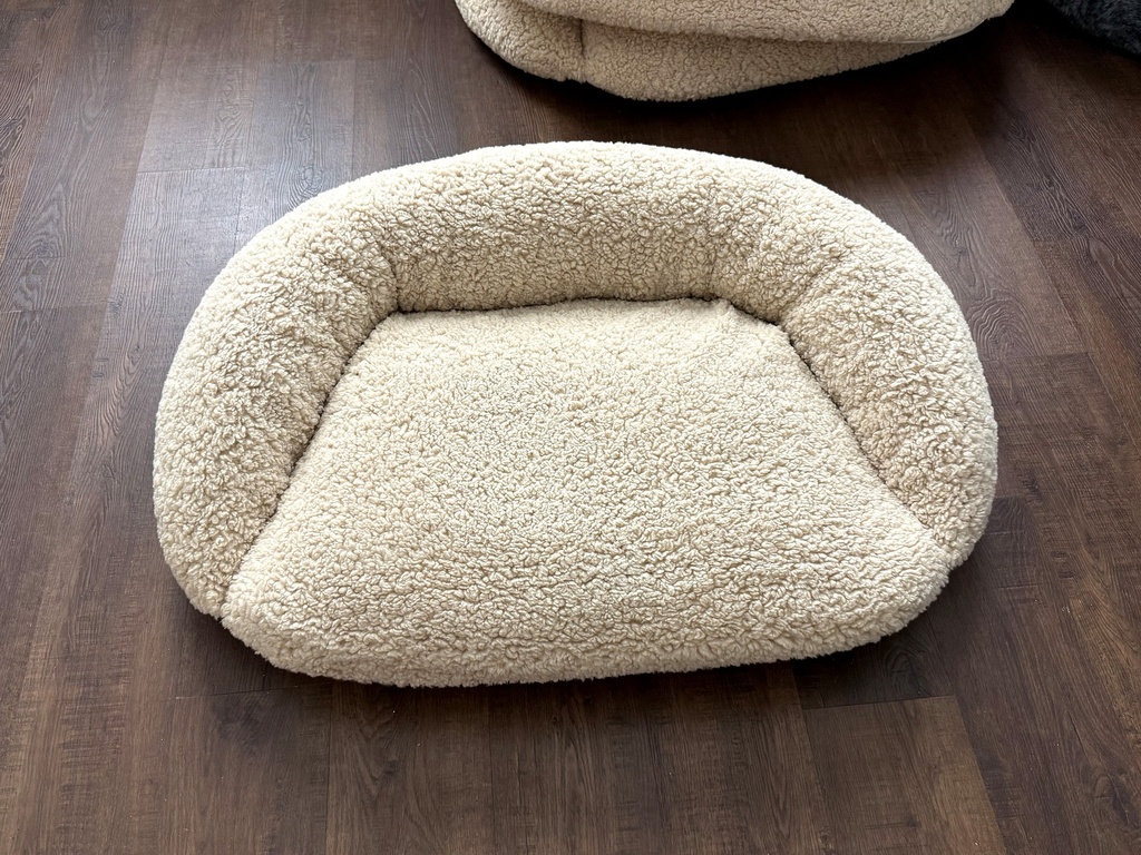 Kirkland Signature Aero Cloud Faux Fur Cuddler Pet Bed 40" x 32" — Tan (2)