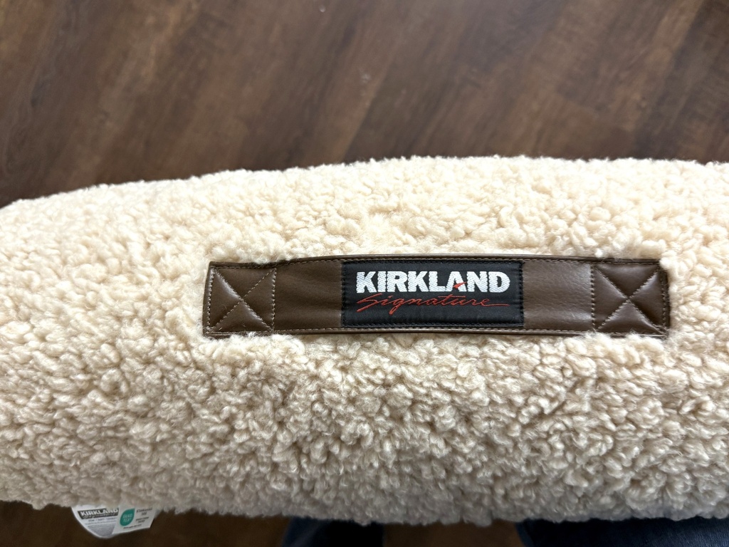 Kirkland Signature Aero Cloud Faux Fur Cuddler Pet Bed 40" x 32" — Tan (3)