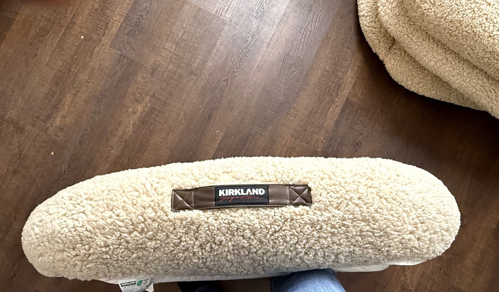 Kirkland Signature Aero Cloud Faux Fur Cuddler Pet Bed 40" x 32" — Tan (4)
