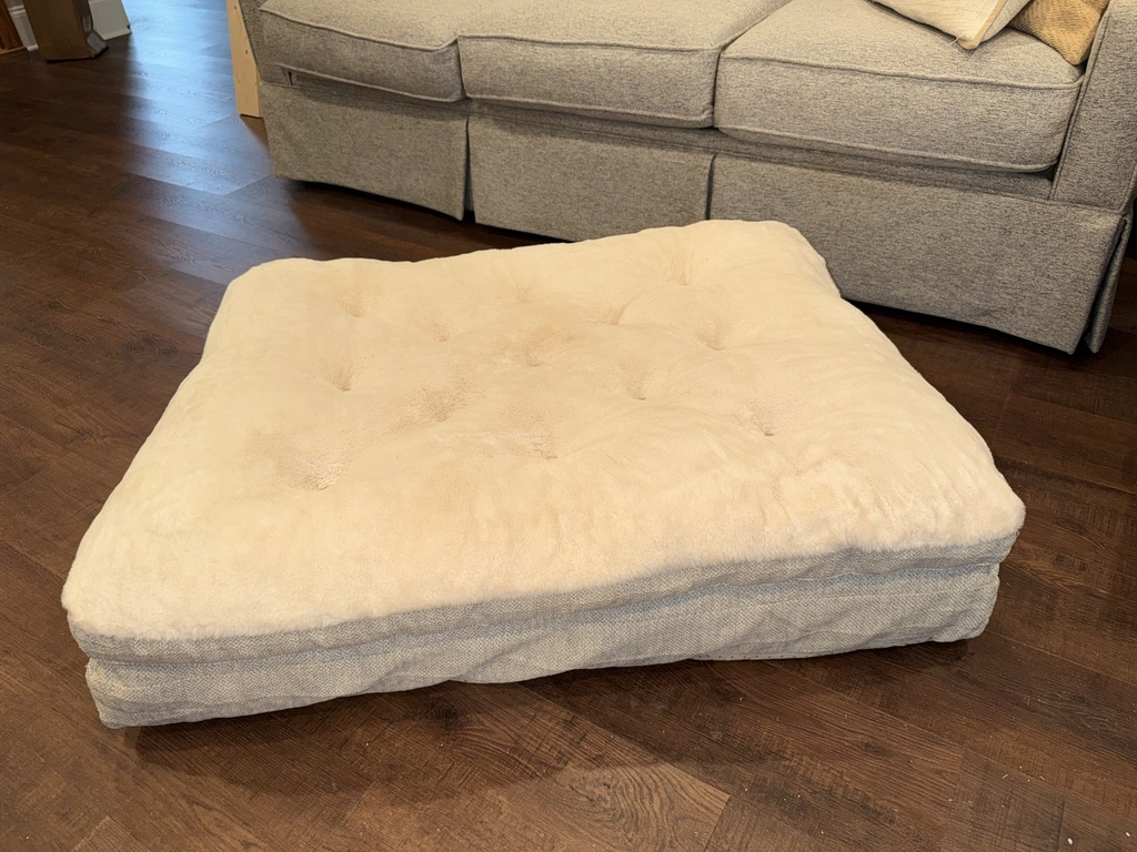 Kirkland Signature Gusseted Pillow Top Pet Bed 42" x 32" — Tan
