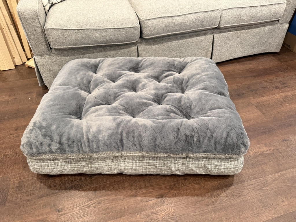 Kirkland Signature Gusseted Pillow Top Pet Bed 42" x 32" — Gray